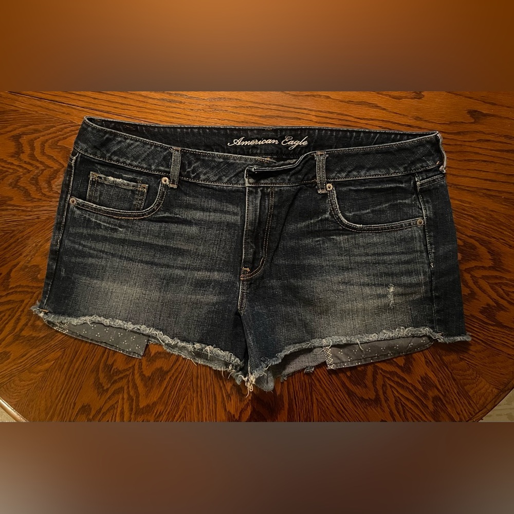 American Eagle Outfitters Jean Shorts Distressed Frayed Hem with pocket detail